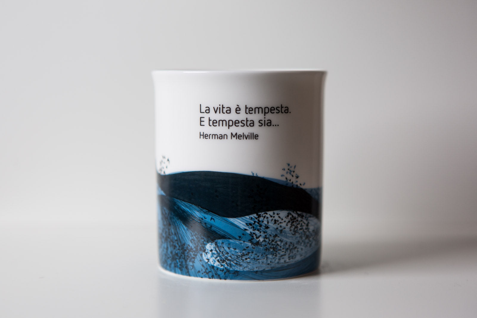 Tazza letteraria -  La vita è tempesta. E tempesta sia…, Herman Melville